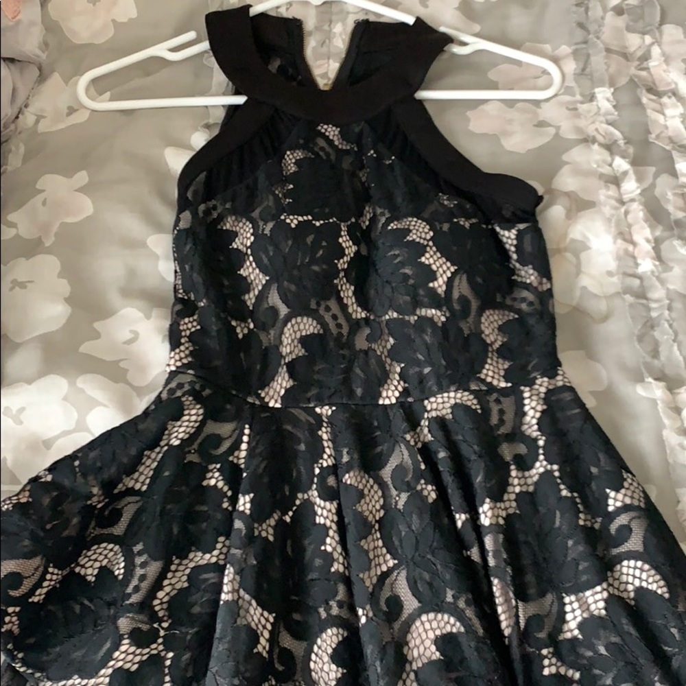 Cute black dress.